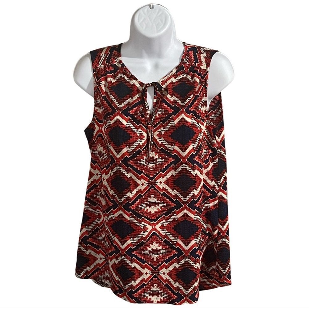 🎉 3/$25 🎉 Geo Shape Button & Tie Blouse